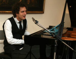 Vincent Grit, pianist van Play it hard.